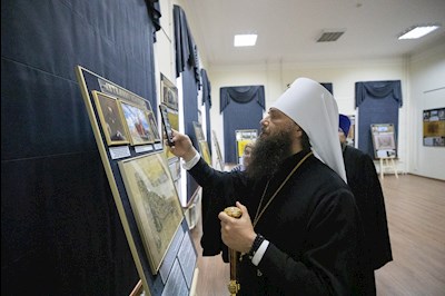 Глава Волгоградской митрополии посетил Музей истории Саратовской митрополии