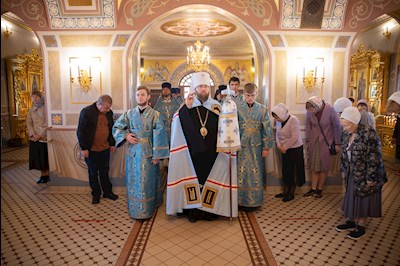 Митрополит Игнатий совершил Божественную литургию в Свято-Троицком кафедральном соборе Саратова