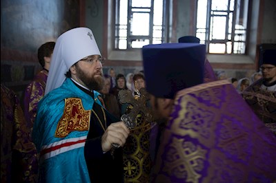 Митрополит Игнатий совершил Божественную литургию в Крестовоздвиженском храме г. Хвалынска