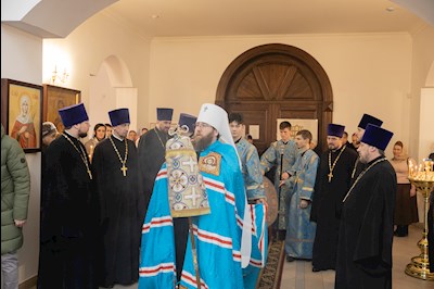 Митрополит Игнатий совершил всенощное бдение в храме святителя Тихона, епископа Воронежского, Задонского чудотворца, г. Саратова
