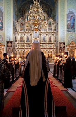 Митрополит Игнатий совершил великое повечерие с чтением Великого покаянного канона преподобного Андрея Критского в Покровском соборе г. Саратова
