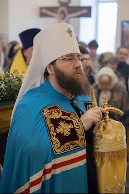 Митрополит Игнатий совершил Божественную литургию в Трехсвятительском храме г. Саратова