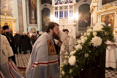 Митрополит Игнатий совершил всенощное бдение в Духосошественском соборе г. Саратова