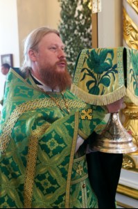 Божественная литургия и Великая вечерня в Свято-Троицком соборе Вольска