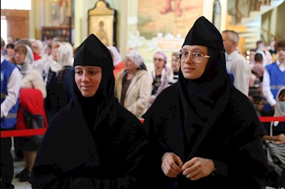 Епископ Тарасий совершил Божественную литургию в Покровском соборе г. Саратова, у ковчега с мощами святого великомученика Георгия Победоносца