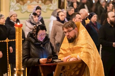 Митрополит Игнатий совершил Божественную литургию и молебен на новый год в Покровском соборе г. Саратова