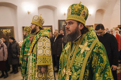 Архиереи Саратовской митрополии совершили Божественную литургию в соборном храме святого благоверного князя Александра Невского г. Ртищево