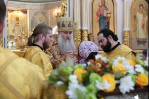 Божественная литургия в храме во имя Всех Святых, в земле Российской просиявших, г.Саратова