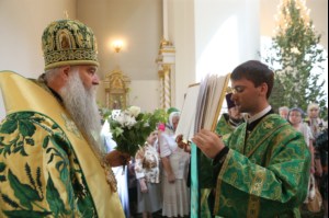 Божественная литургия и Великая вечерня в Свято-Троицком соборе Вольска