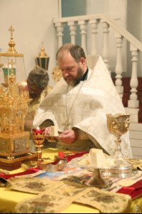 Божественная литургия в храме в честь Покрова Пресвятой Богородицы р.п. Новые Бурасы