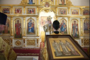 Божественная литургия в храме святителей Василия Великого, Григория Богослова, Иоанна Златоуста г.Саратова