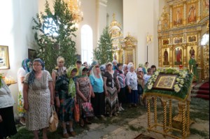 Божественная литургия и Великая вечерня в Свято-Троицком соборе Вольска
