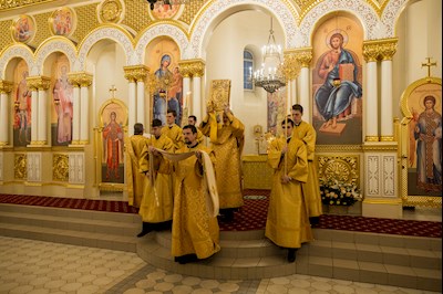 Митрополит Игнатий совершил Божественную литургию в соборном храме святителя Спиридона Тримифунтского г. Саратова