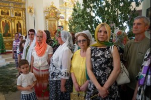 Божественная литургия и Великая вечерня в Свято-Троицком соборе Вольска