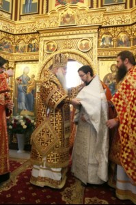 Митрополит Лонгин возглавил Литургию с сурдопереводом