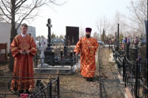 Божественная литургия и панихида в храме во имя святителя и чудотворца Николая на Елшанском кладбище г.Саратова