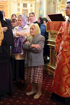 Епископ Тарасий совершил Божественную литургию в Покровском соборе г. Саратова, у ковчега с мощами святого великомученика Георгия Победоносца