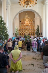 Божественная литургия и Великая вечерня в Свято-Троицком соборе Вольска