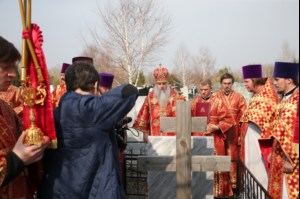 Божественная литургия и панихида в храме во имя святителя и чудотворца Николая на Елшанском кладбище г.Саратова