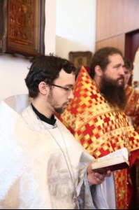 Митрополит Лонгин возглавил Литургию с сурдопереводом