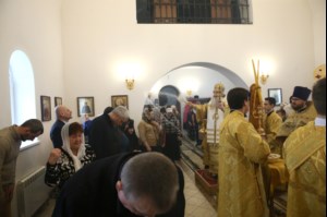 Божественная литургия в храме святителя Иоанна Златоуста в п. Зональный г.Саратова