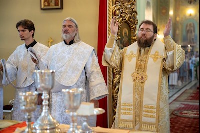 Митрополит Игнатий совершил Божественную литургию в Покровском соборе г. Саратова