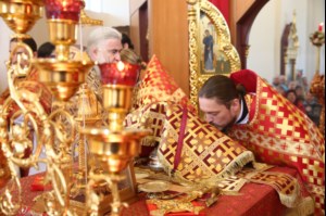 Митрополит Лонгин возглавил Литургию с сурдопереводом