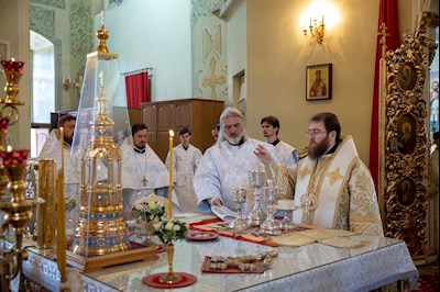 Митрополит Игнатий совершил Божественную литургию в Покровском соборе г. Саратова
