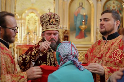 Епископ Тарасий совершил Божественную литургию в Покровском соборе г. Саратова, у ковчега с мощами святого великомученика Георгия Победоносца