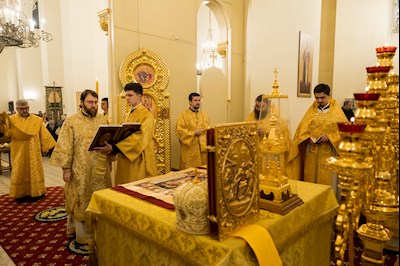 Митрополит Игнатий совершил Божественную литургию в соборном храме святителя Спиридона Тримифунтского г. Саратова