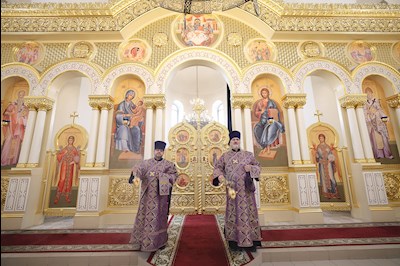 Митрополит Игнатий совершил Божественную литургию в соборном храме святителя Спиридона Тримифунтского г. Саратова