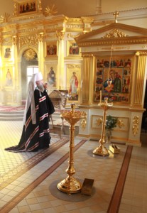 Богослужение Царских часов на Архиерейском подворье — храме во имя святого апостола и евангелиста Иоанна Богослова