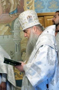 Крещальная литургия в Свято-Троицком соборе Саратова