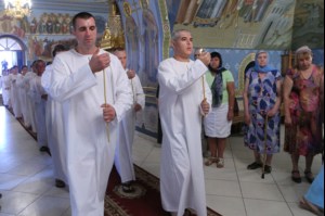 Крещальная литургия в Свято-Троицком соборе Саратова