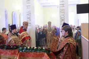 Божественная литургия в храме во имя мучениц Веры, Надежды, Любови и матери их Софии поселка Светлый Татищевского района