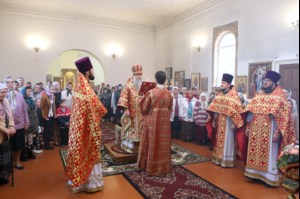 Божественная литургия в храме в честь Покрова Пресвятой Богородицы р.п. Новые Бурасы