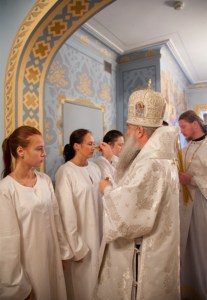 Митрополит Лонгин совершил Крещальную литургию в Свято-Троицком кафедральном соборе г. Саратова