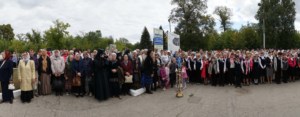 В канун празднования Собора Саратовских святых совершена панихида по убиенным в годы гонений на Воскресенском кладбище Саратова