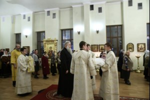 Божественная литургия на Архиерейском подворье — храме во имя преподобного Серафима Саровского г.Саратова
