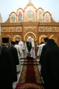 Божественная литургия и панихида в храме во имя святителя и чудотворца Николая на Елшанском кладбище г. Саратова