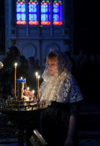 Митрополит Лонгин совершил вечерню с выносом Плащаницы