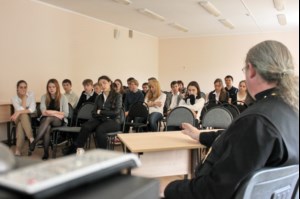 Саратовские лицеисты узнали о языке равноапостольных Мефодия и Кирилла и смогли оценить собственный словарный запас