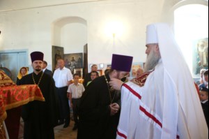 Божественная литургия в храме в честь Рождества Христова с. Вязовка Татищевского района