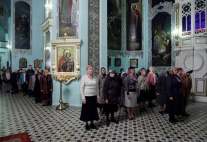 Всенощное бдение c Чином Воздвижения Креста в храме в честь Сошествия Святого Духа города Саратова