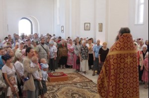 Божественная литургия в храме во имя святого великомученика Георгия Победоносца микрорайона Солнечный города Саратова