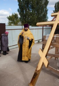 Совершено освящение крестов и куполов строящегося храма во имя святого благоверного князя Михаила Черниговского и боярина его Феодора г. Саратова