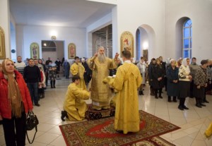 Божественная литургия в храме во имя святых первоверховных апостолов Петра и Павла г.Красноармейска