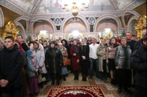 Митрополит Лонгин совершил Рождественское ночное богослужение