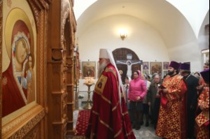 Божественная литургия и панихида в храме во имя святителя и чудотворца Николая на Елшанском кладбище г.Саратова