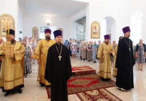 Божественная литургия в храме святых первоверховных апостолов Петра и Павла г. Красноармейска